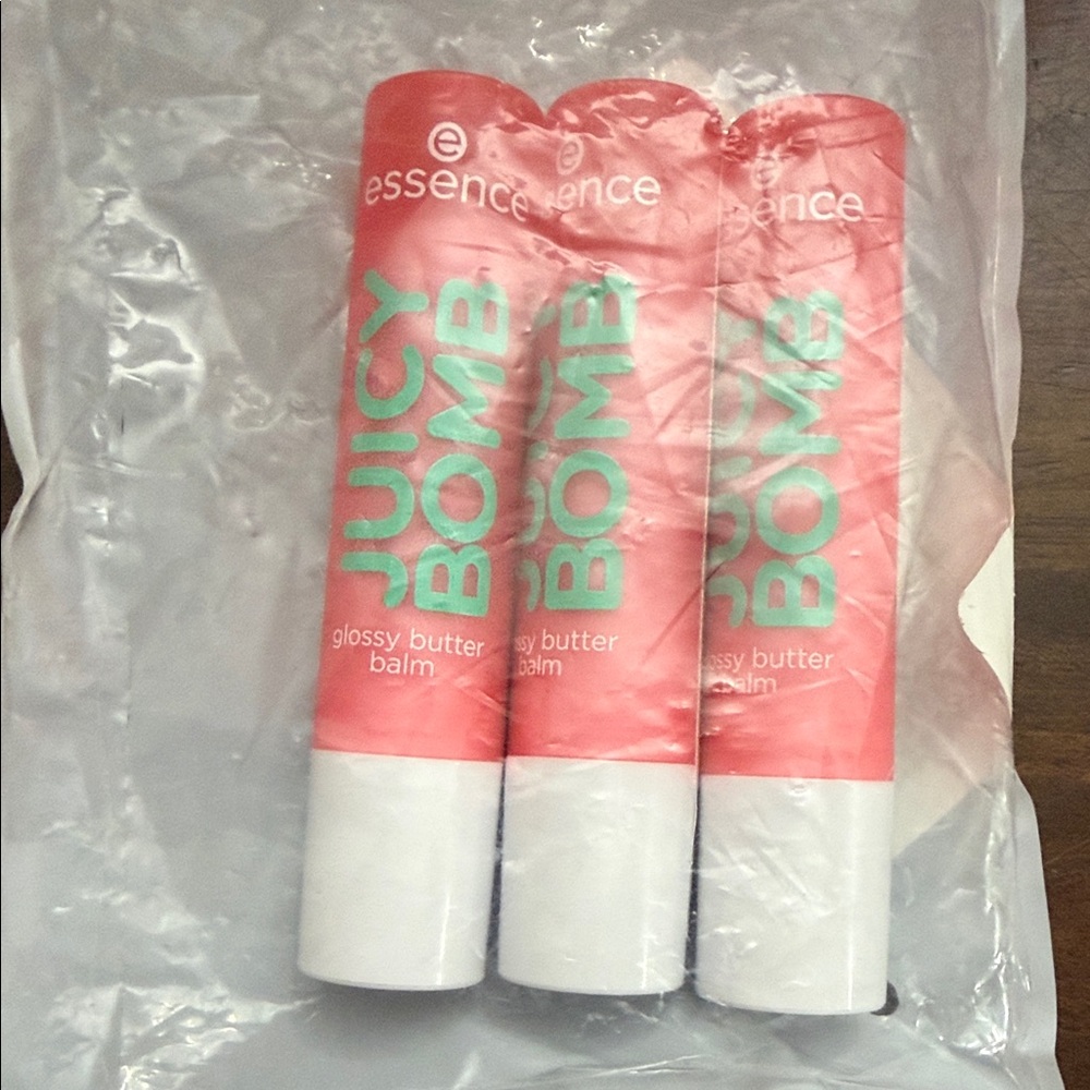 Essence Juicy Bomb Glossy Butter Balm Pink